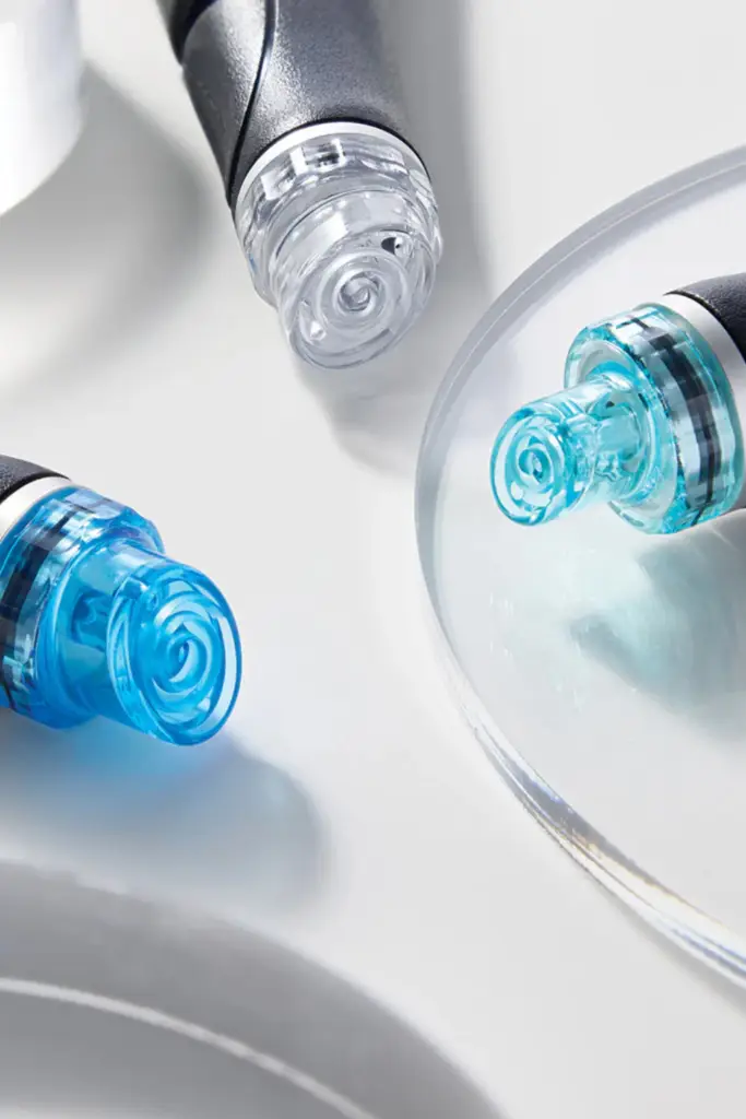 HydraFacial exfoliation tip used to cleanse pores and improve skin texture